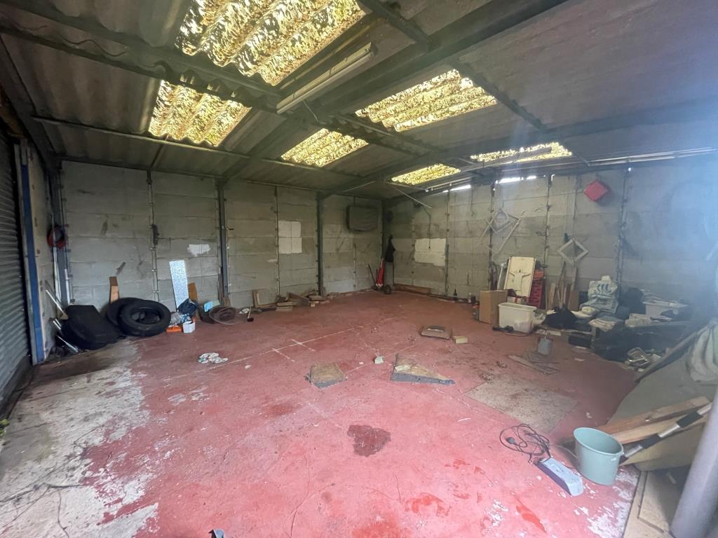 Lot: 129 - BUILDER'S STORE WITH PLANNING - Interior of store